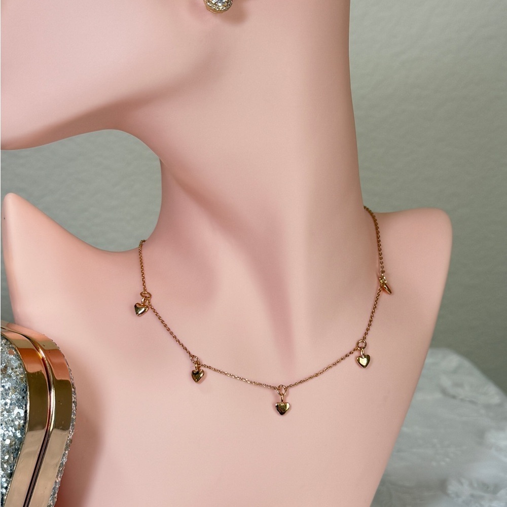โ๏ธ๐ Gold Heart Charm Necklace - Picture 3 of 6